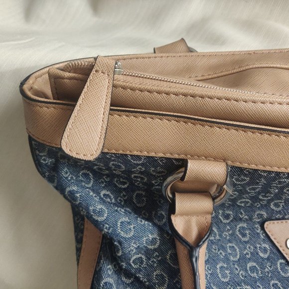 Guess Logo Women's Handbag | Tote bag | Large - Picture 5 of 6